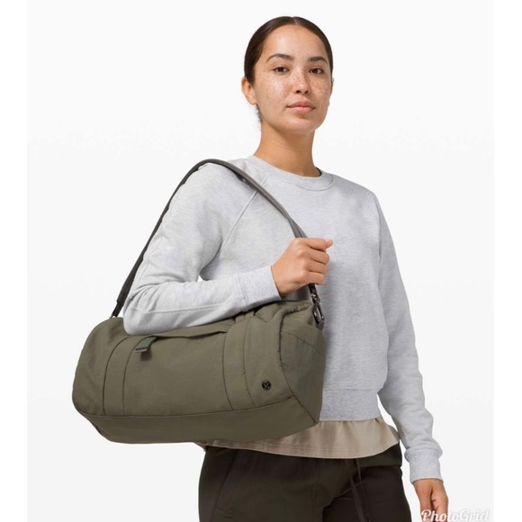 Lululemon On My Level Barrel Bag *16L - Picture 5 of 10